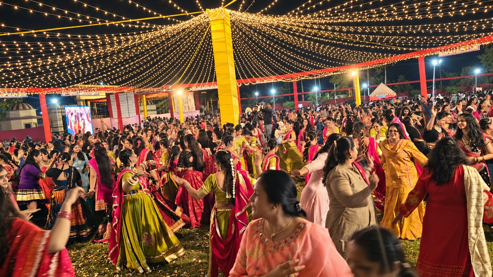 भक्ति,संगीत और संस्क‌ति का अनूठा संगम बना दो दिवशीय भक्ति फीट्स विथ गरबा फीट्स का भव्य आयोजन  <span >. . .</span>
