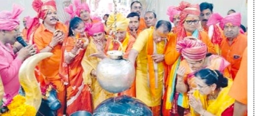 विशाल कांवड़ यात्रा निकाल कर किया भगवान महेश का अभिषेक  <span >. . .</span>