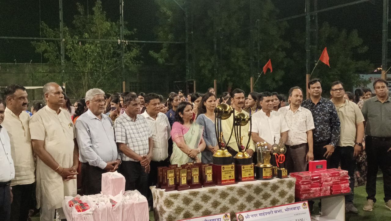 महिला क्रिकेट के फाइनल मुकाबले में भोपालगंज टीम ने लहराया परचम वूमेन ऑफ द मैच रही अविका सोमानी  <span >. . .</span>