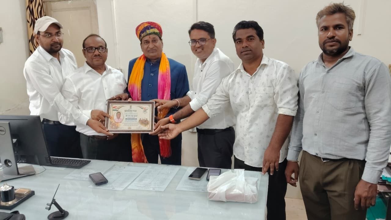 उत्कृष्ट कार्य के लिए मून्दड़ा का सम्मान एवं अभिनंदन  <span >. . .</span>