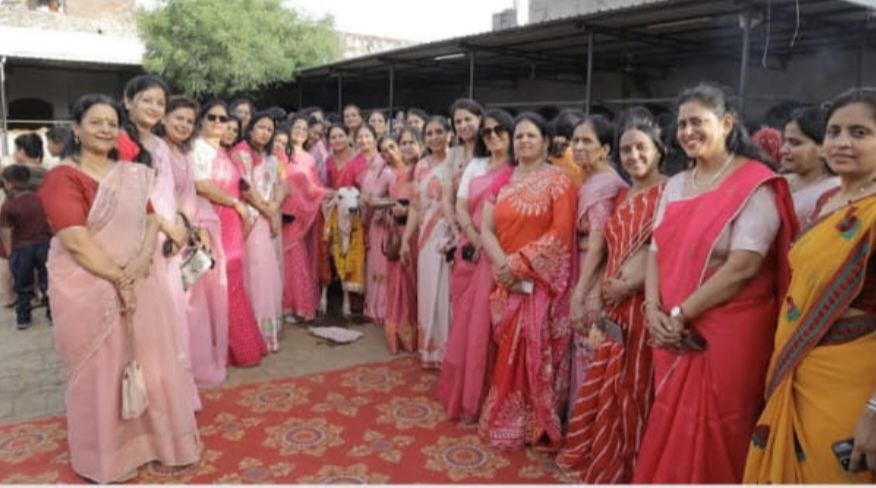 पुरुषोत्तम मास में नगर माहेश्वरी महिला संस्थान द्वारा गौमाता के लिए भव्य छप्पन भोग एवं 101 दीपों से दिव्य महाआरती  <span >. . .</span>