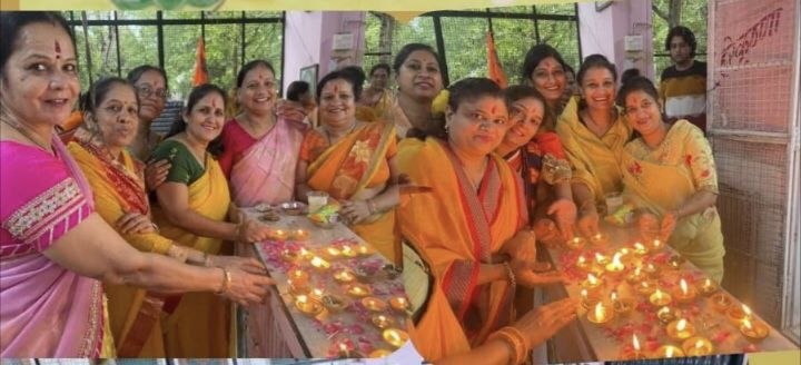सुभाष नगर माहेश्वरी महिला मंडल ने गौसेवा, दीपदान कर भजन सरिता का किया आयोजन  <span >. . .</span>
